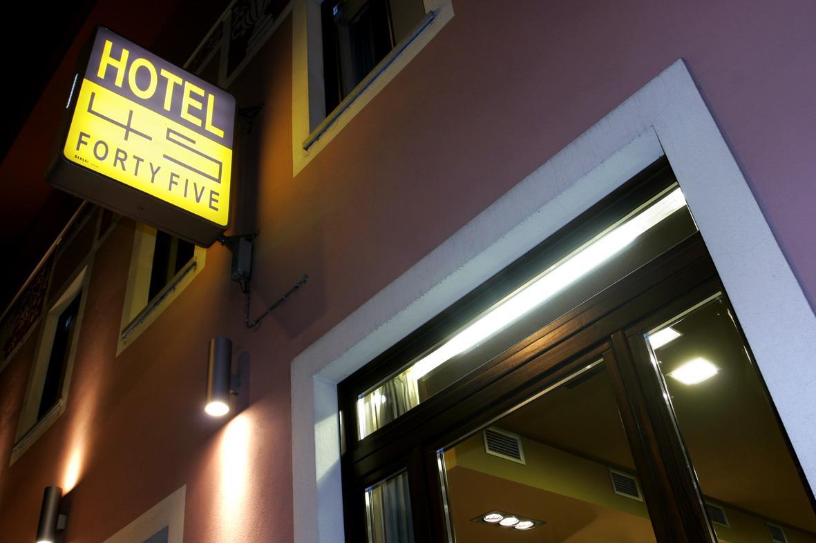 Hotel Fortyfive Chivasso Eksteriør bilde
